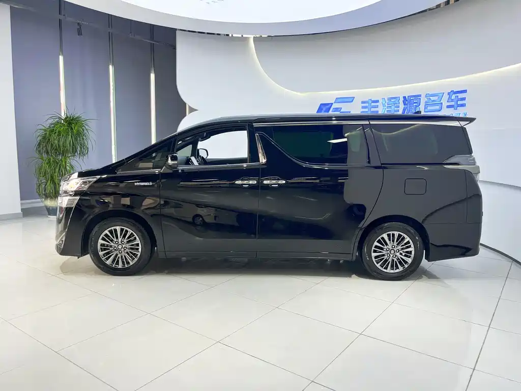 Toyota Vellfire 2023 — фото 3