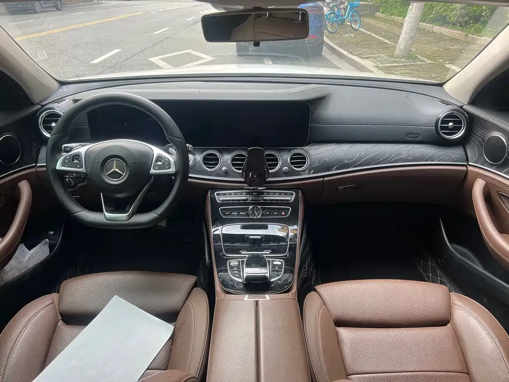 Mercedes-Benz E-Class 2017 — фото 24