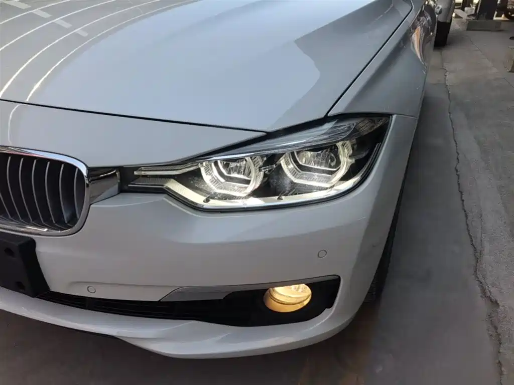 BMW 3 Series 2018 — фото 24