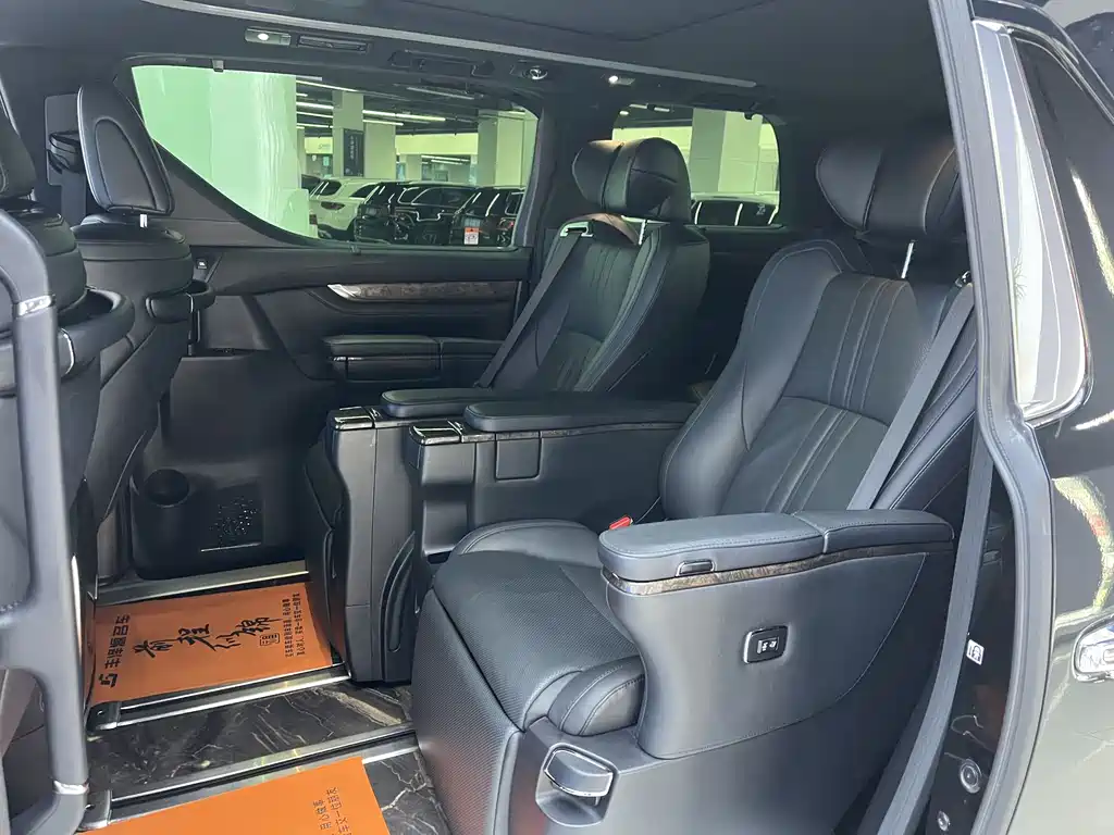 Toyota Vellfire 2023 — фото 7