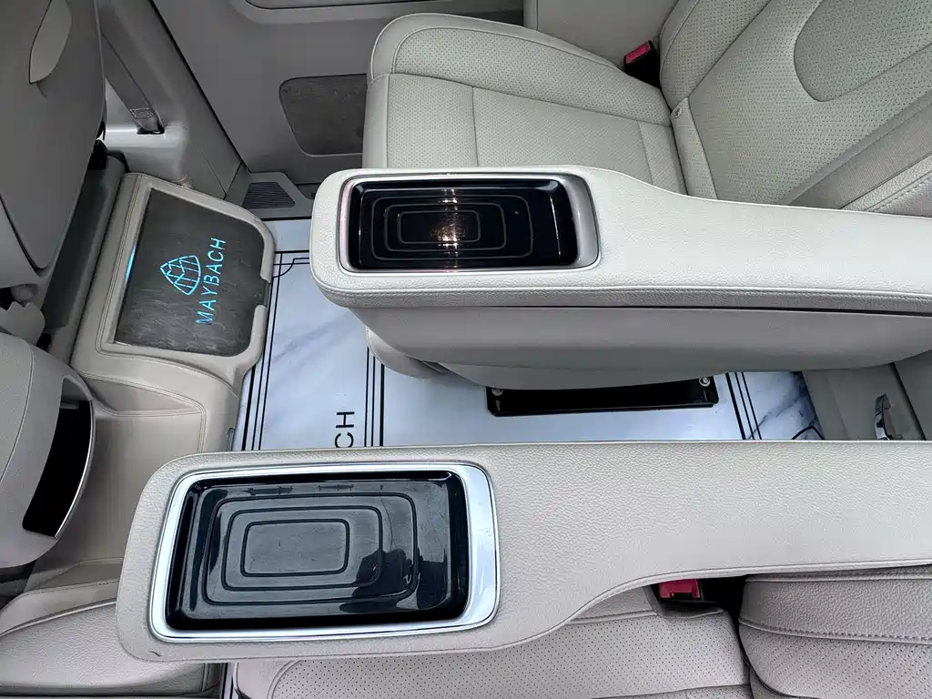 Mercedes-Benz V-Class 2022 — фото 10