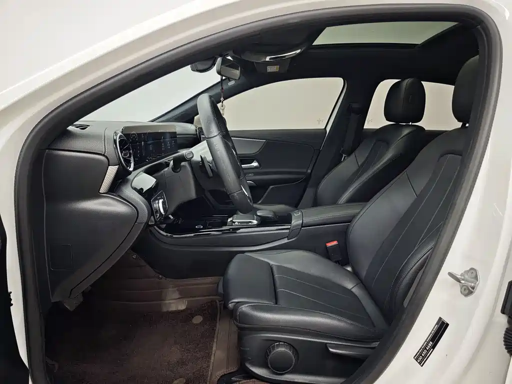 Mercedes-Benz A-Class 2023 — фото 7