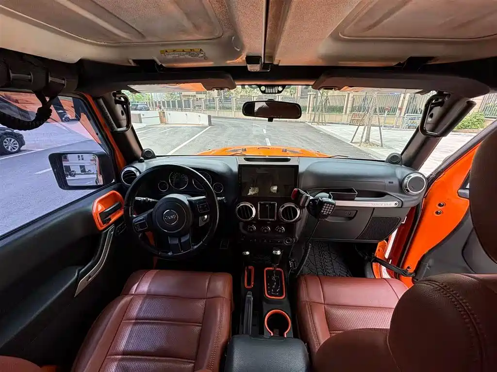 Jeep Wrangler 2013 — фото 12