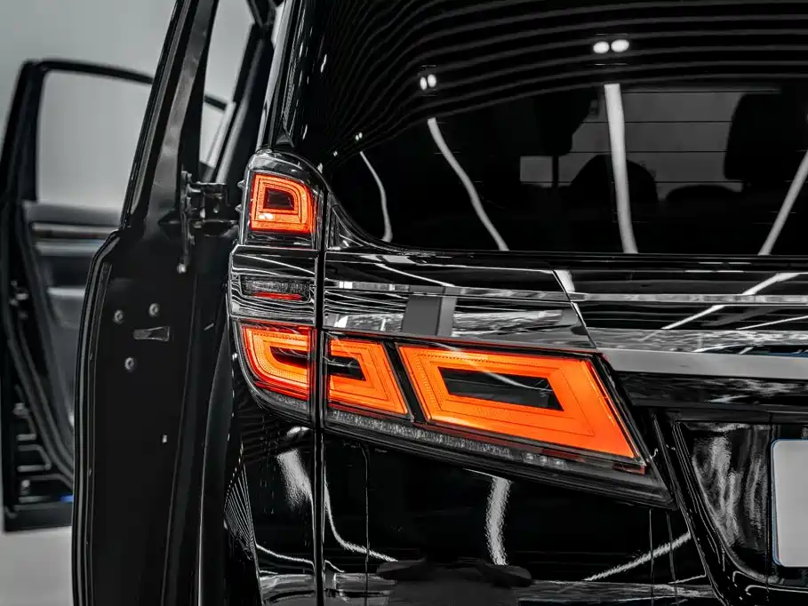 Toyota Vellfire 2022 — фото 14