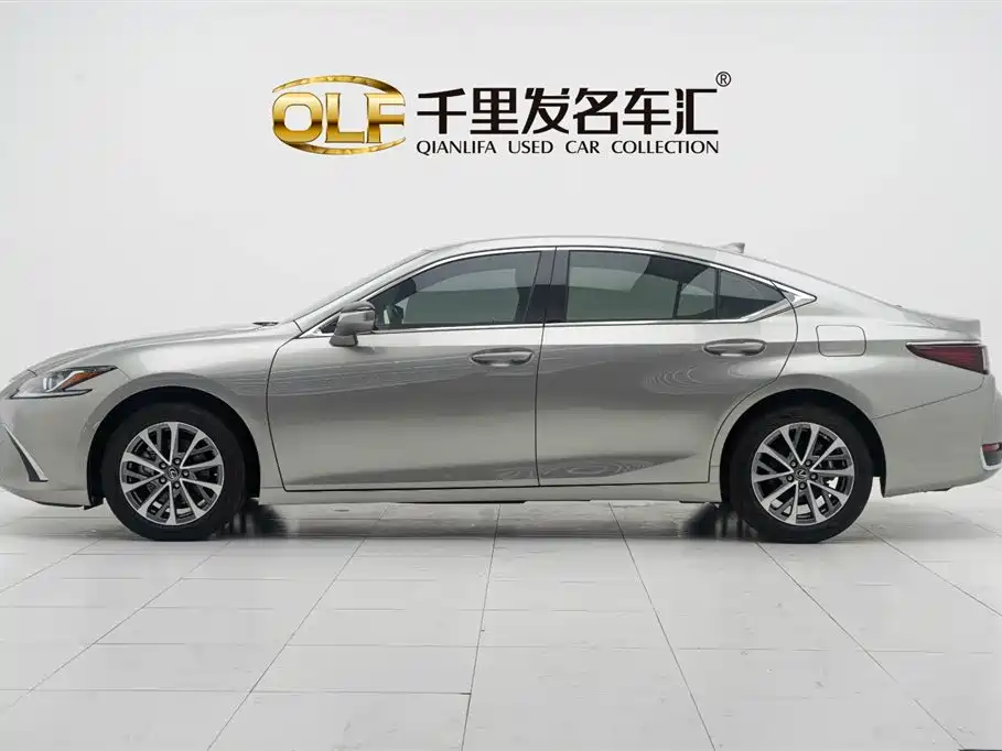 Lexus ES 2024