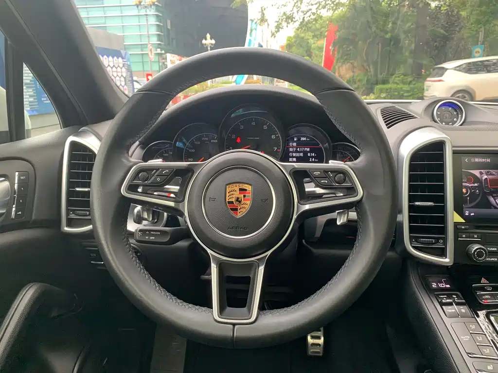 Porsche Cayenne 2017 — фото 11
