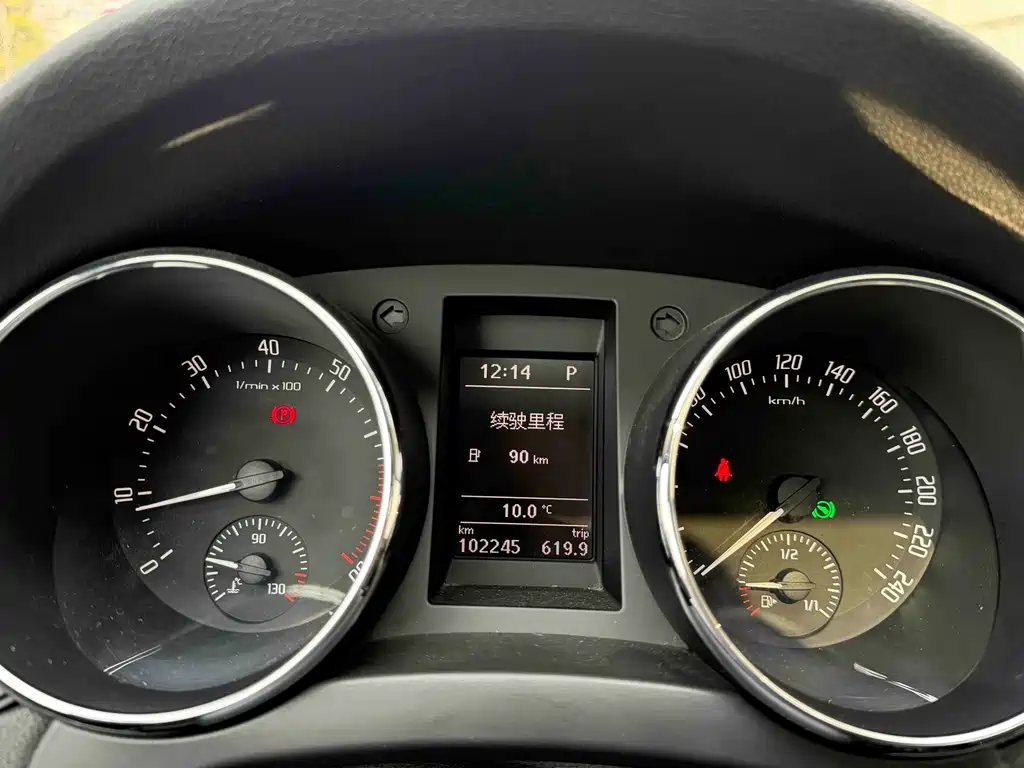 Skoda Yeti 2014 — фото 12