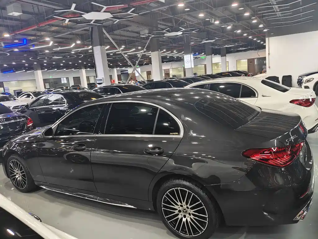 Mercedes-Benz C-Class 2025 — фото 16