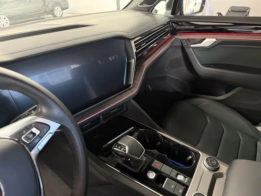 Volkswagen Touareg 2019 — фото 15