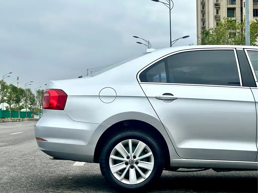 Volkswagen Jetta 2015 — фото 8