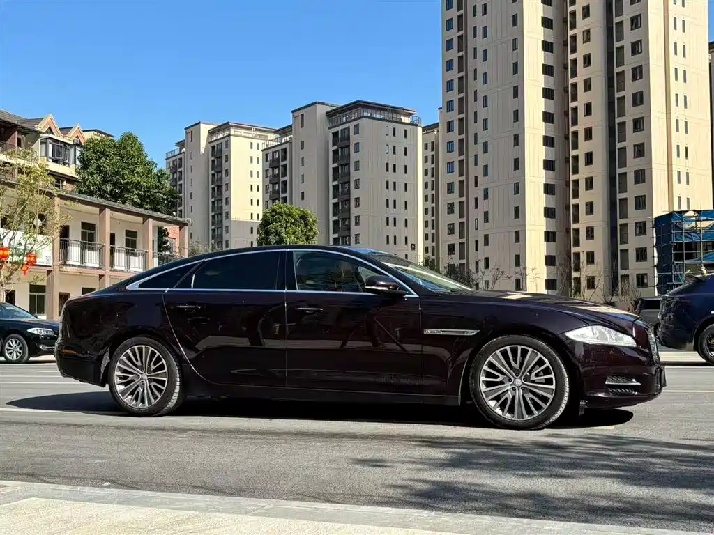 Jaguar XJ 2010 — фото 10