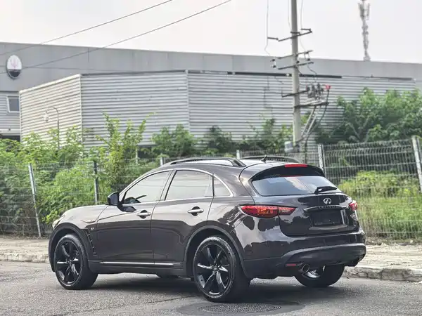 Infiniti QX70 2016