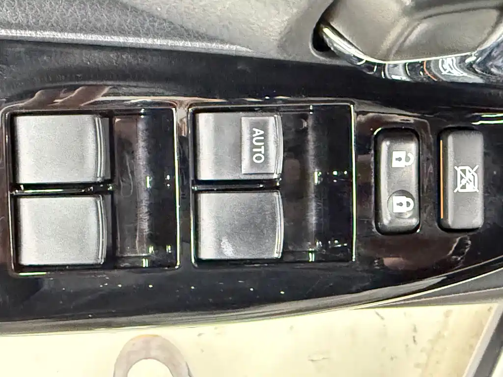 Toyota Yaris L 2023 — фото 16