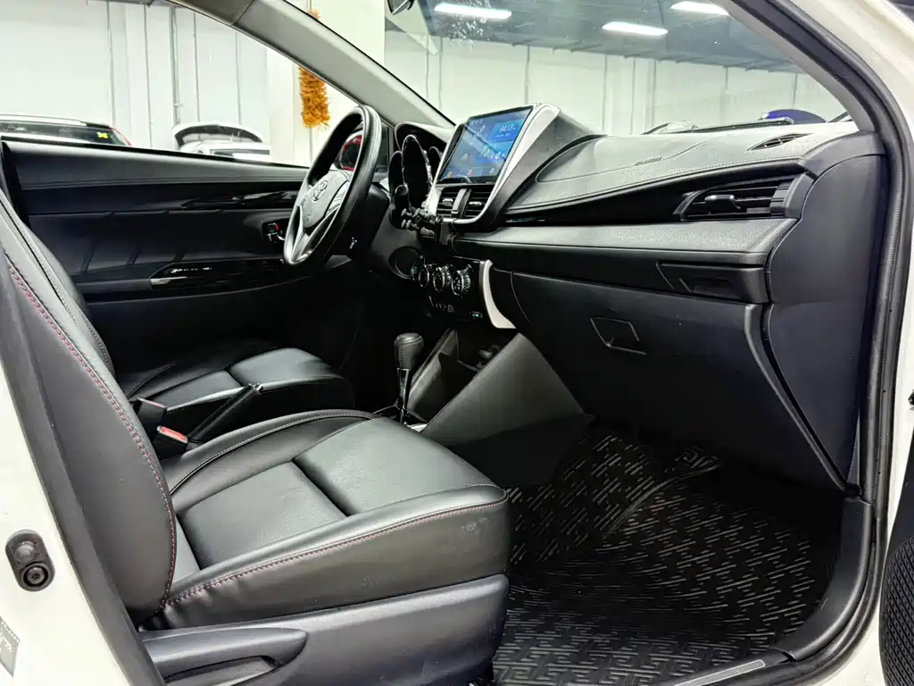 Toyota Yaris L 2023 — фото 19