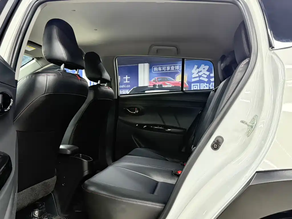 Toyota Yaris L 2023 — фото 18