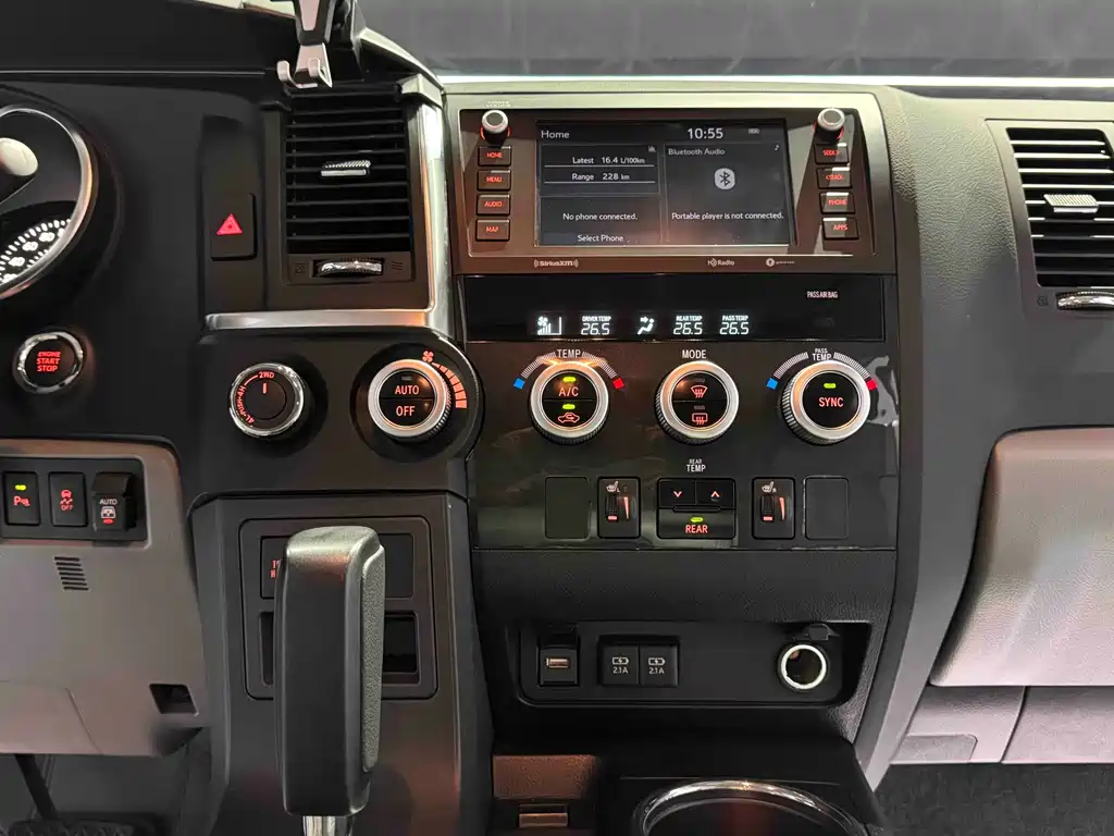 Toyota Sequoia 2024 — фото 10