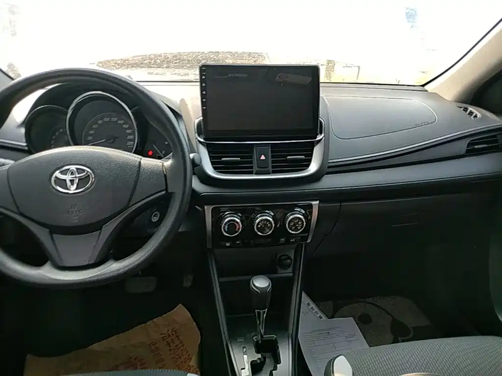 Toyota Yaris L 2020 — фото 13