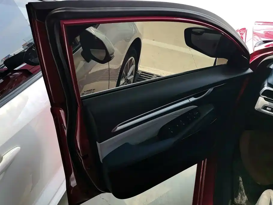 Geely Emgrand 2021