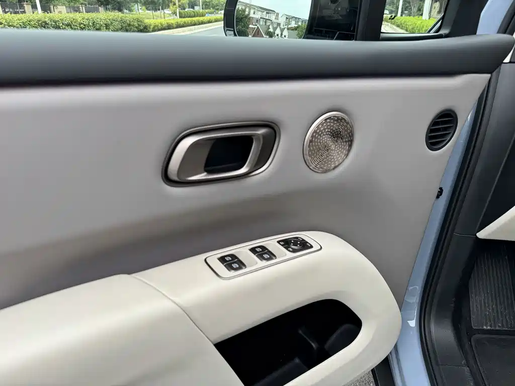 Li Auto i8 2025 — фото 13