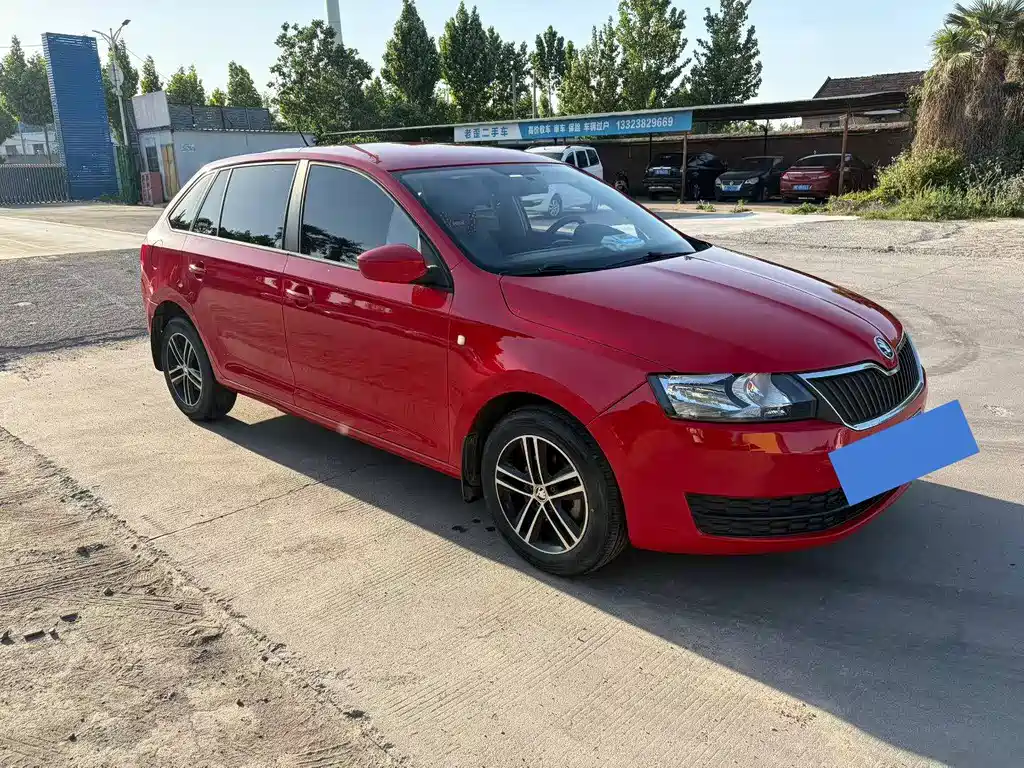 Skoda Rapid Spaceback 2016 — фото 9