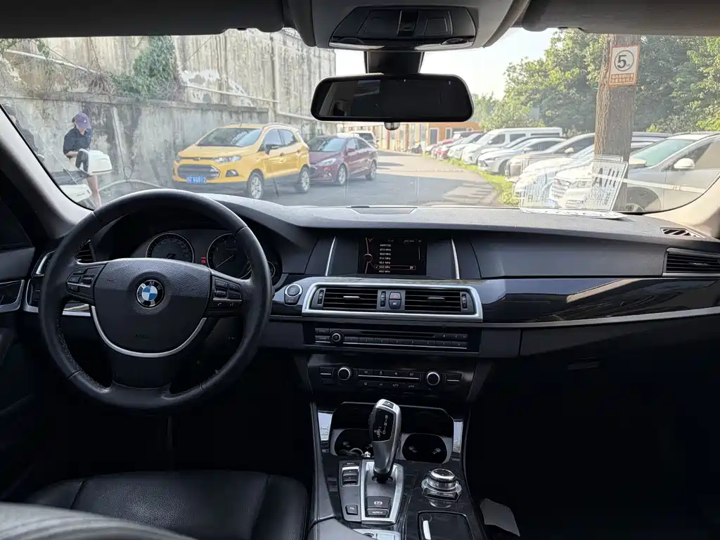 BMW 5 Series 2014 — фото 9
