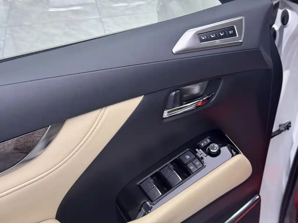 Toyota Vellfire 2022 — фото 11