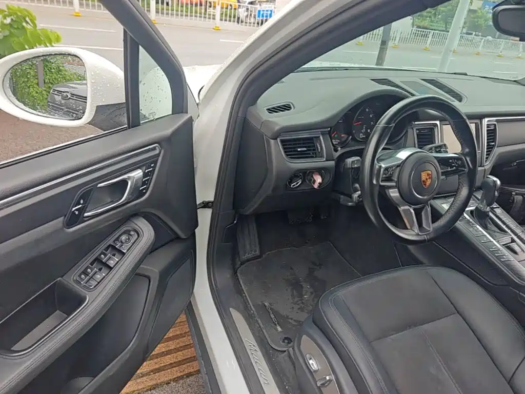 Porsche Macan 2015 — фото 16