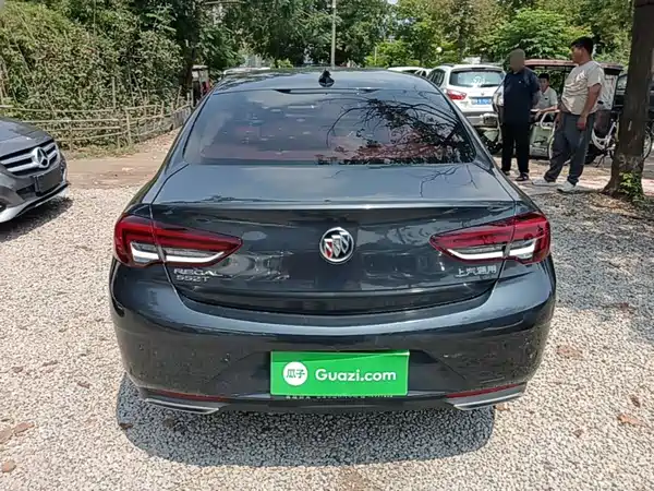 Buick Regal 2021