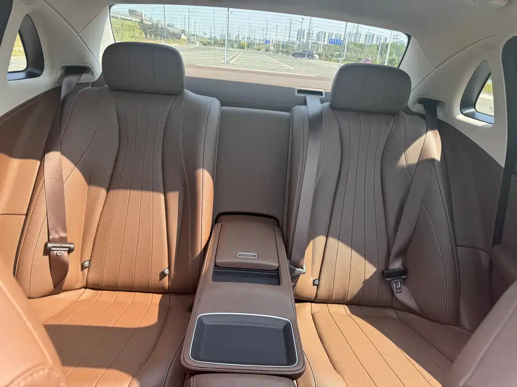 Mercedes-Benz E-Class 2023 — фото 11