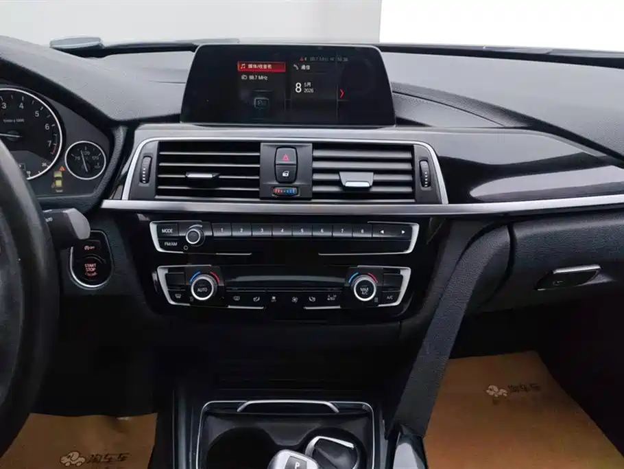 BMW 3 Series 2018 — фото 13