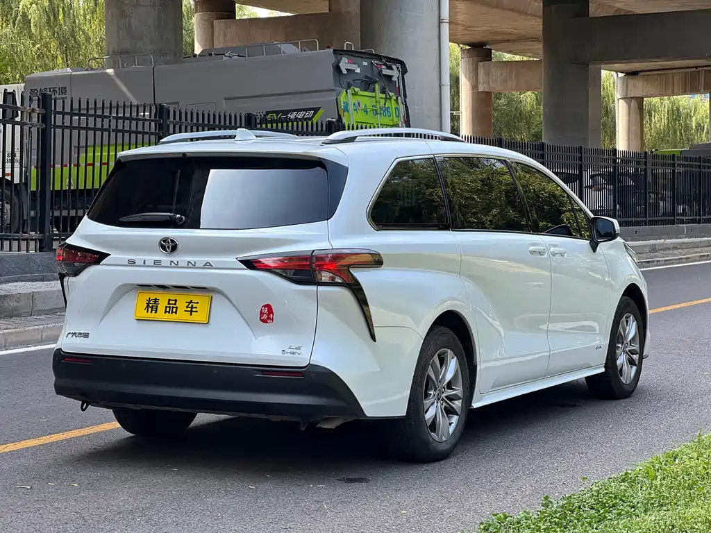 Toyota Sienna 2025