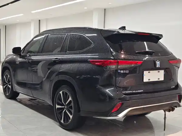 Toyota Crown Kluger 2023