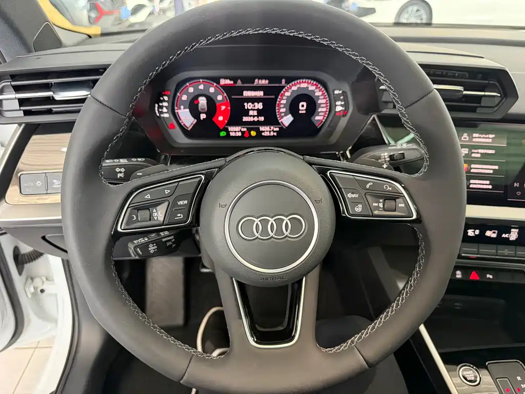 Audi A3 2023 — фото 12