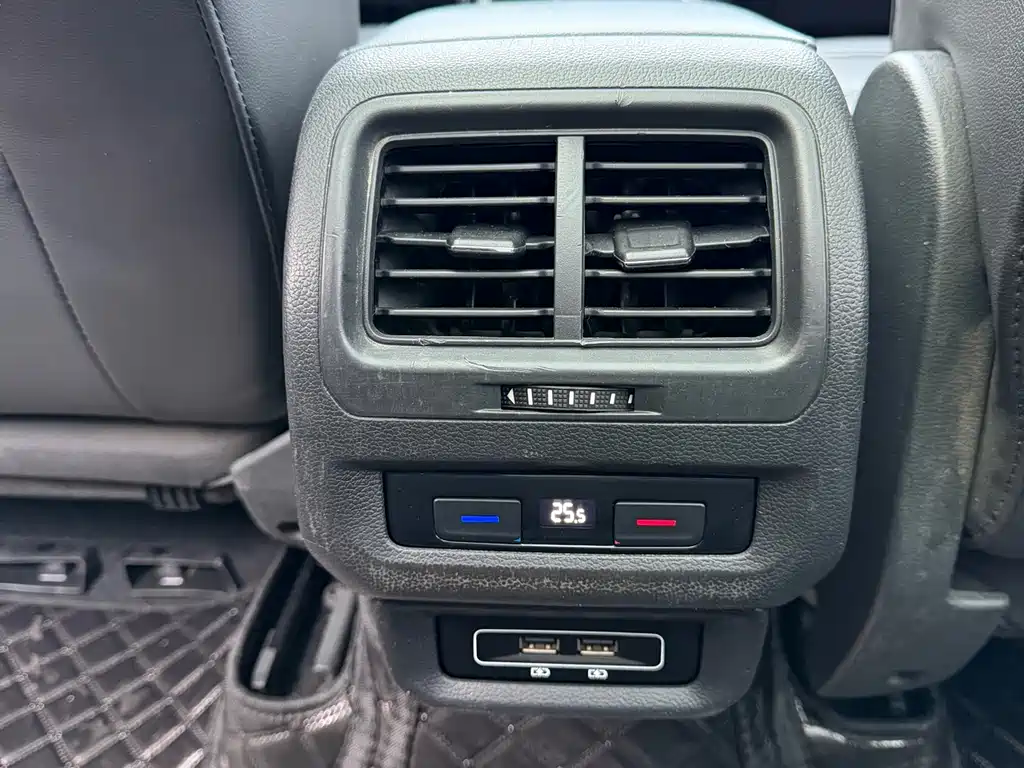 Volkswagen Touran 2018 — фото 13