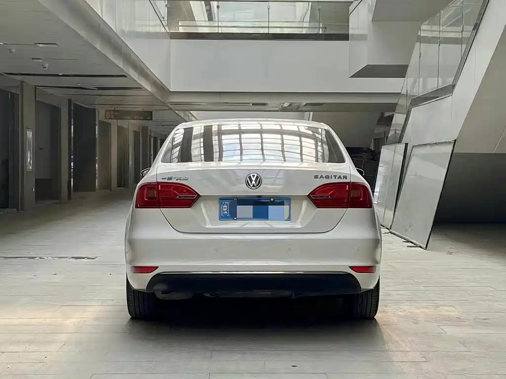 Volkswagen Sagitar 2012