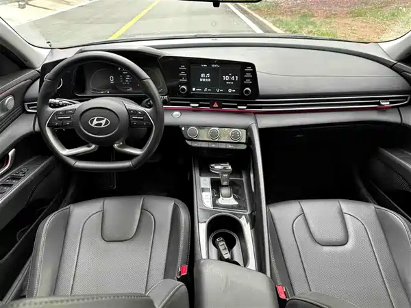 Hyundai Elantra 2023