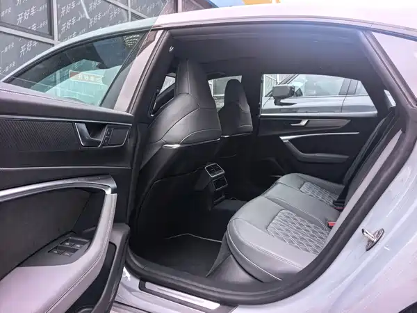 Audi A7L 2025