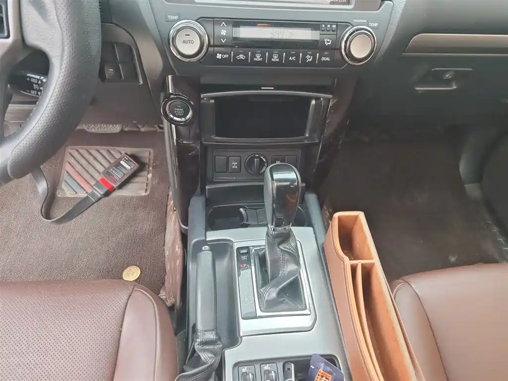 Toyota Prado 2016 — фото 10
