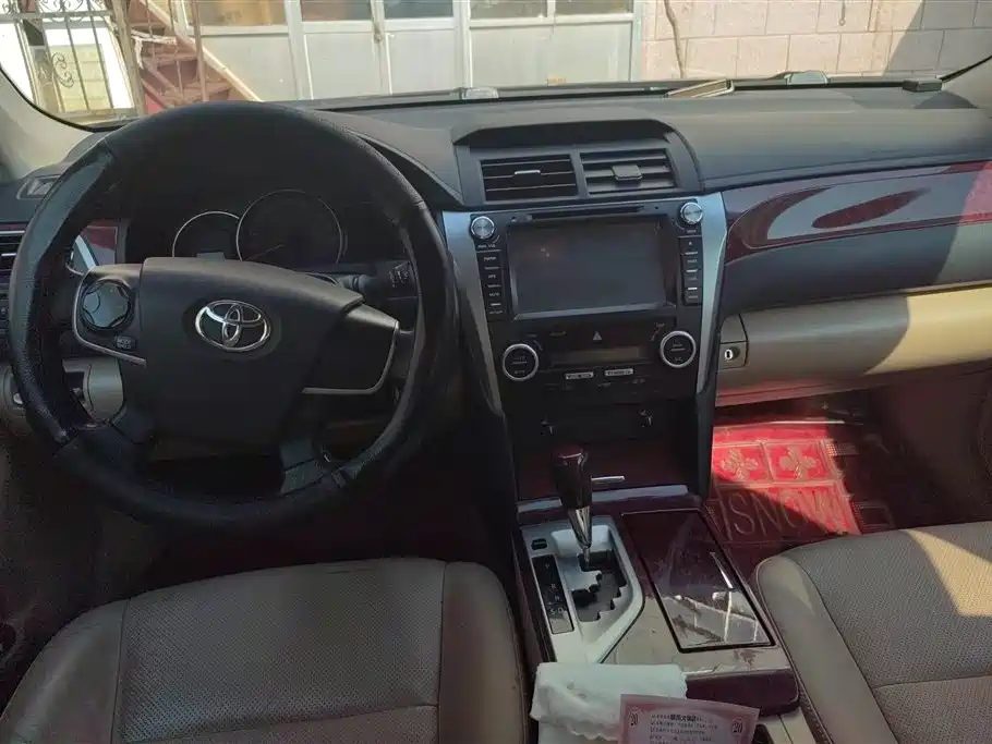 Toyota Camry 2013 — фото 12