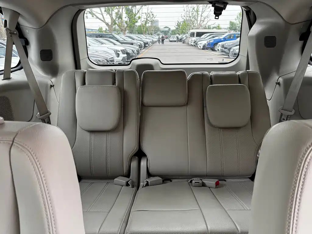 Chrysler Grand Voyager 2016 — фото 10