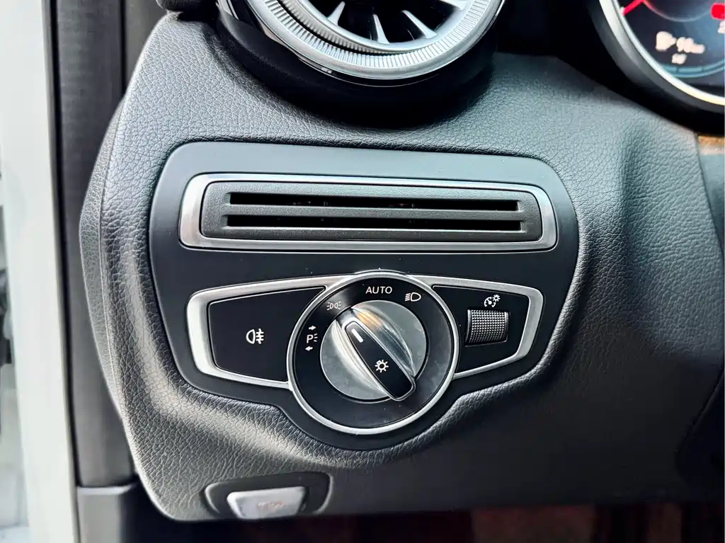 Mercedes-Benz C-Class 2020 — фото 12