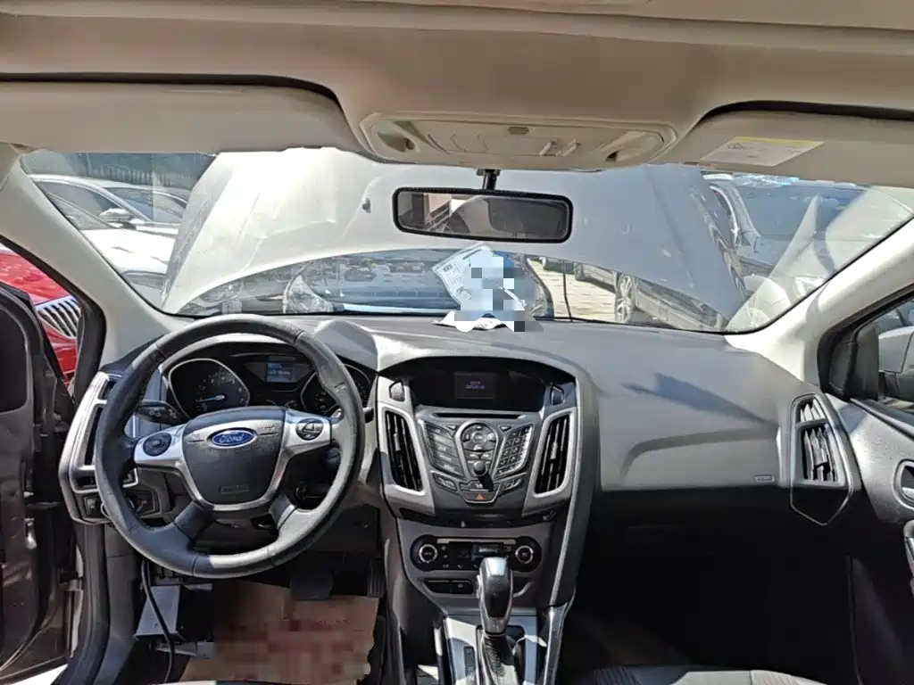 Ford Focus 2015 — фото 10