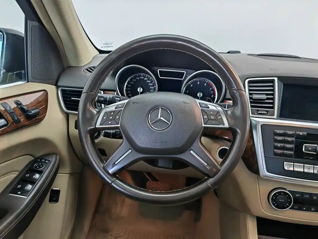 Mercedes-Benz M-Class 2015 — фото 11