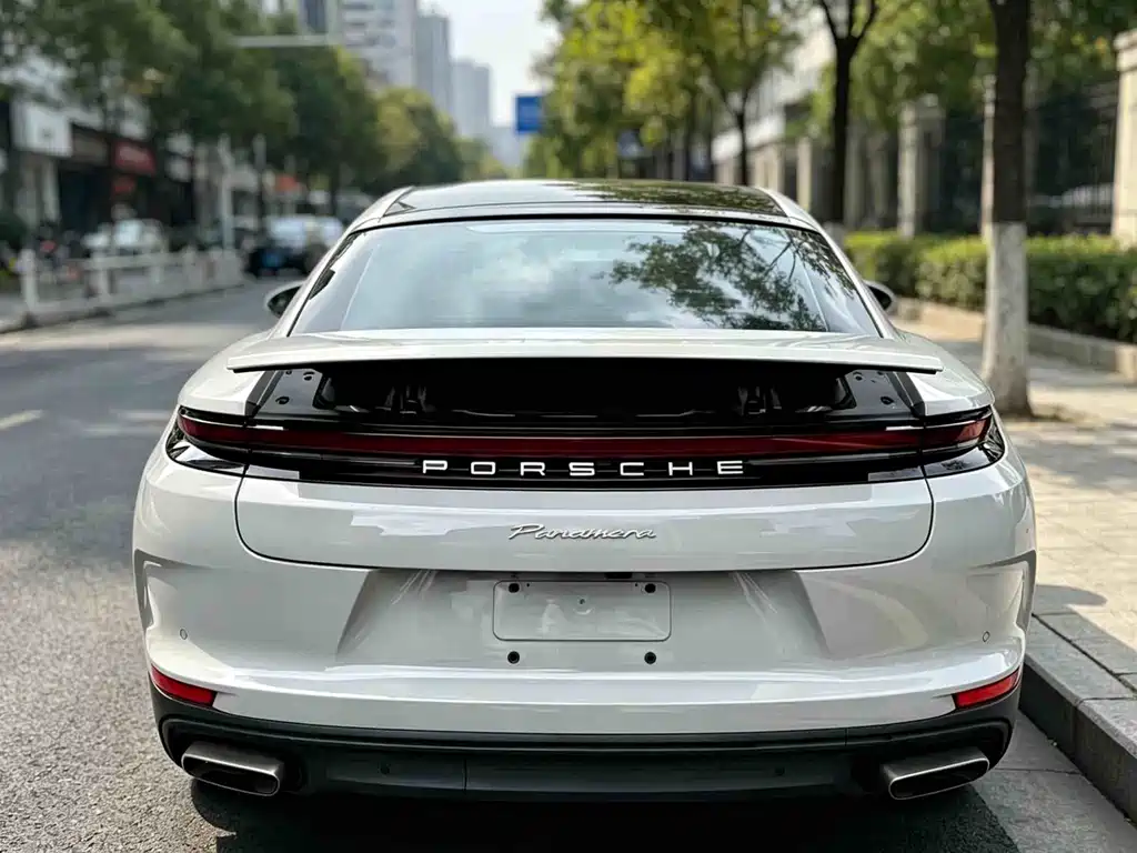 Porsche Panamera 2025