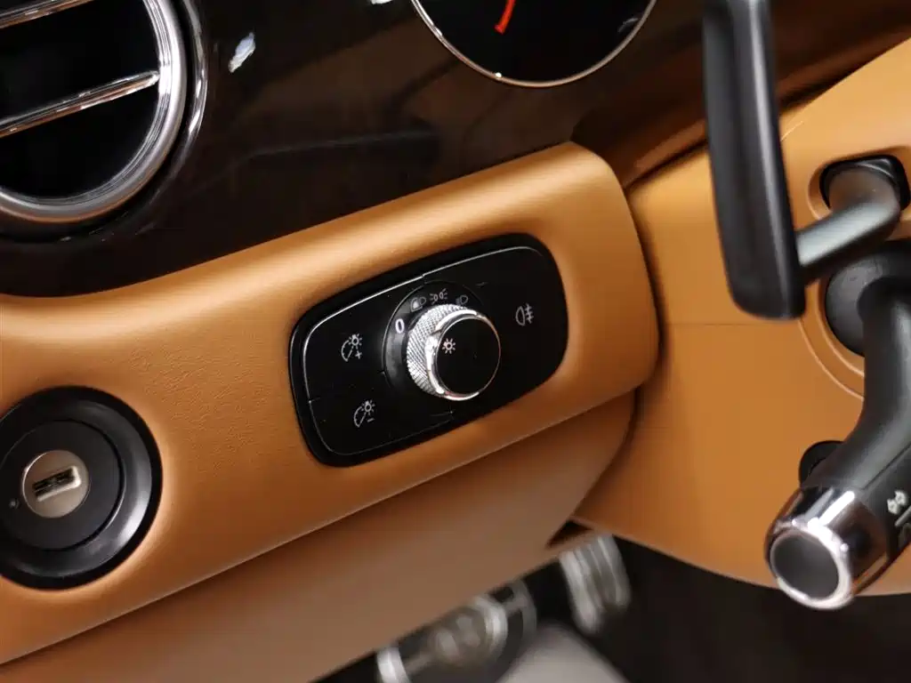 Bentley Flying Spur 2012 — фото 25