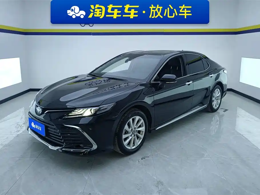 Toyota Camry 2023 — фото 1