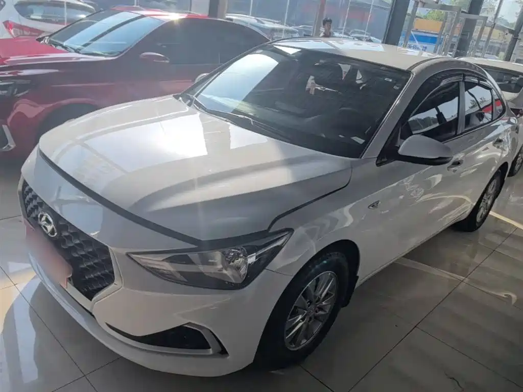 Hyundai Elantra 2018 — фото 1