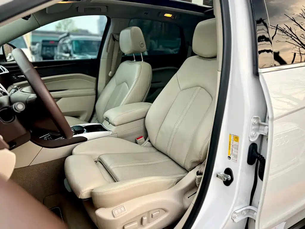 Cadillac SRX 2013 — фото 25