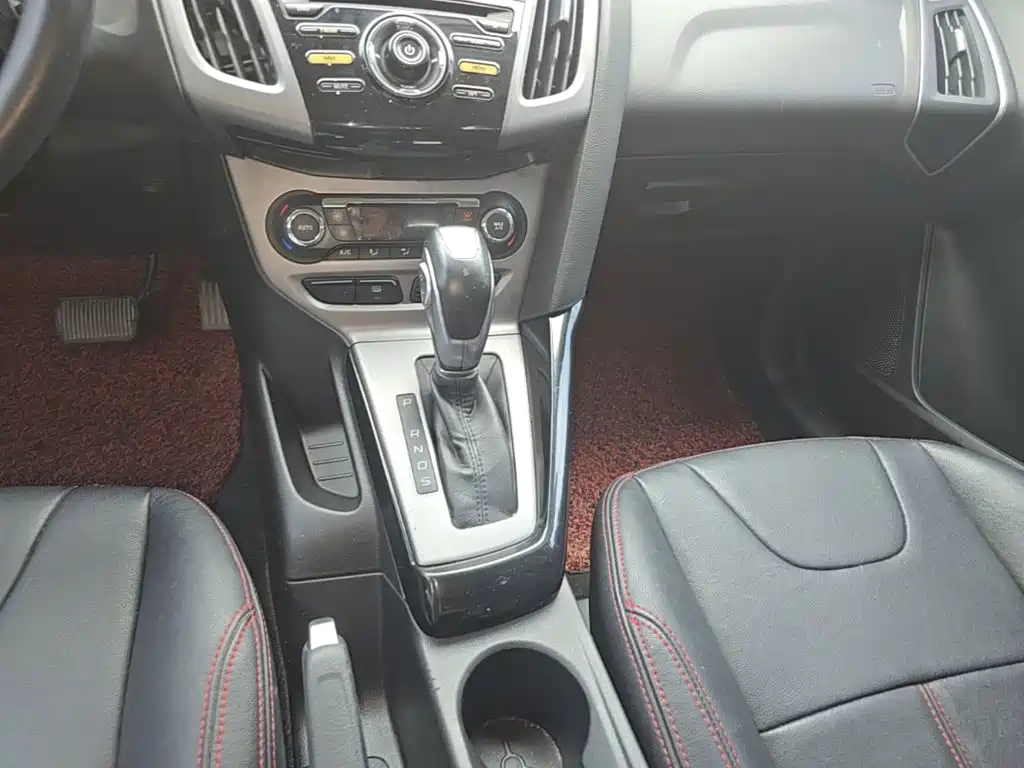 Ford Focus 2015 — фото 14