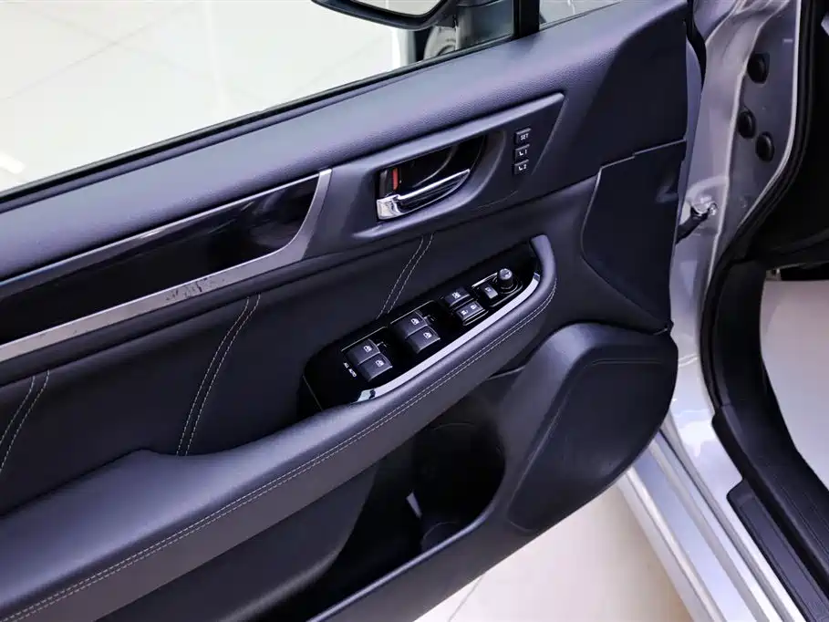 Subaru Legacy 2016 — фото 17